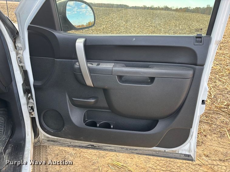 image for item EV3231 2011 Chevrolet Silverado 1500 LT Ext. Cab pickup truck