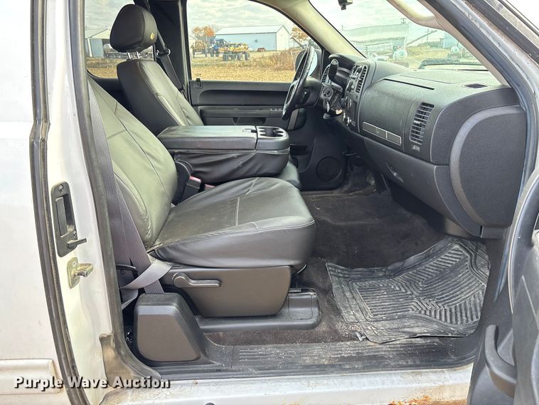 image for item EV3231 2011 Chevrolet Silverado 1500 LT Ext. Cab pickup truck