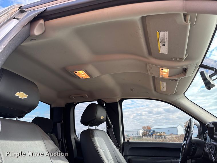 image for item EV3231 2011 Chevrolet Silverado 1500 LT Ext. Cab pickup truck