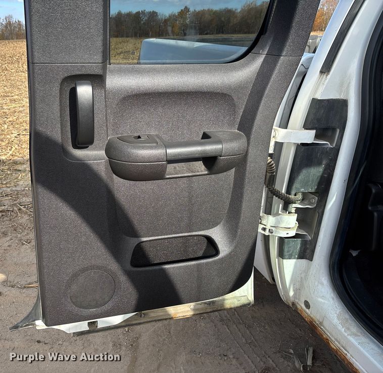 image for item EV3231 2011 Chevrolet Silverado 1500 LT Ext. Cab pickup truck