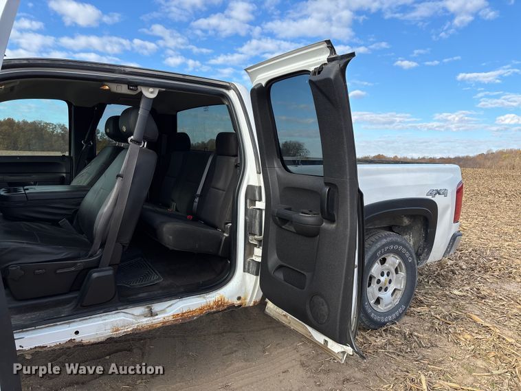 image for item EV3231 2011 Chevrolet Silverado 1500 LT Ext. Cab pickup truck
