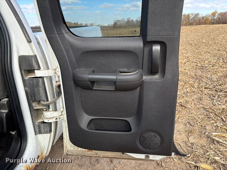 image for item EV3231 2011 Chevrolet Silverado 1500 LT Ext. Cab pickup truck