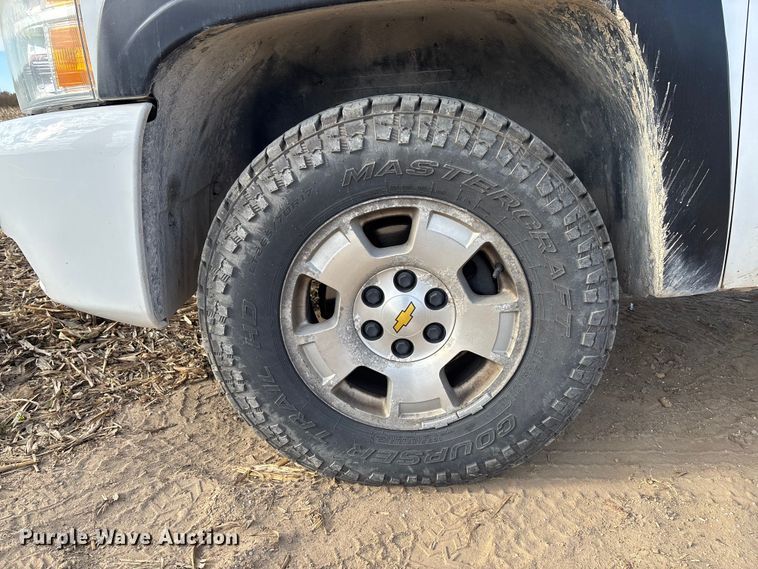 image for item EV3231 2011 Chevrolet Silverado 1500 LT Ext. Cab pickup truck