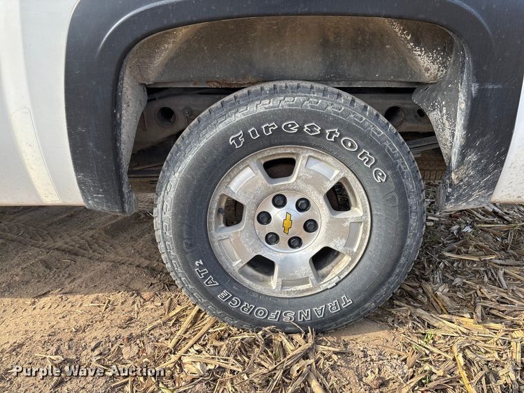 image for item EV3231 2011 Chevrolet Silverado 1500 LT Ext. Cab pickup truck