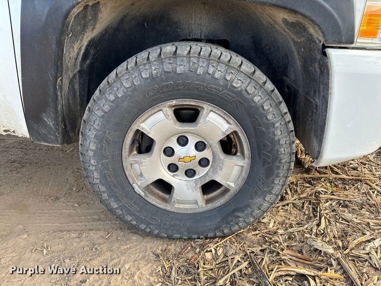 image for item EV3231 2011 Chevrolet Silverado 1500 LT Ext. Cab pickup truck