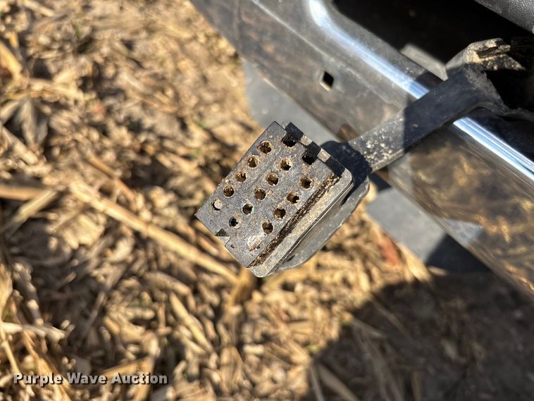 image for item EV3232 2007 Chevrolet Silverado 3500 flatbed pickup truck