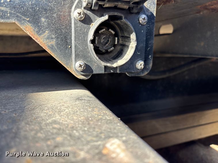 image for item EV3232 2007 Chevrolet Silverado 3500 flatbed pickup truck