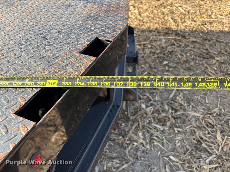 image for item EV3232 2007 Chevrolet Silverado 3500 flatbed pickup truck