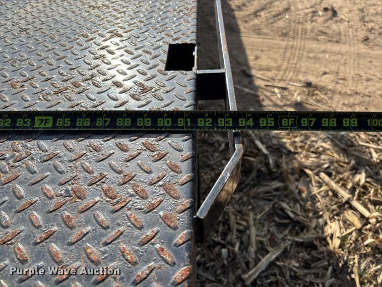 image for item EV3232 2007 Chevrolet Silverado 3500 flatbed pickup truck