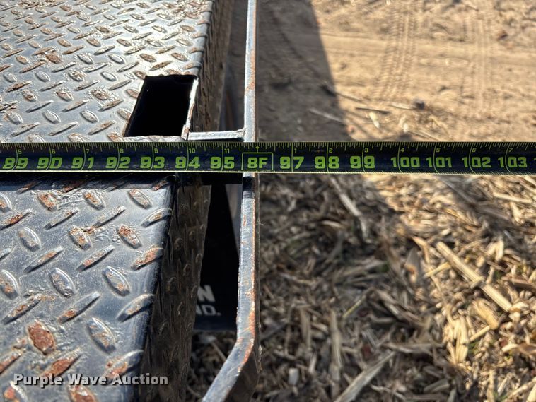 image for item EV3232 2007 Chevrolet Silverado 3500 flatbed pickup truck