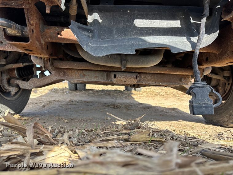 image for item EV3232 2007 Chevrolet Silverado 3500 flatbed pickup truck