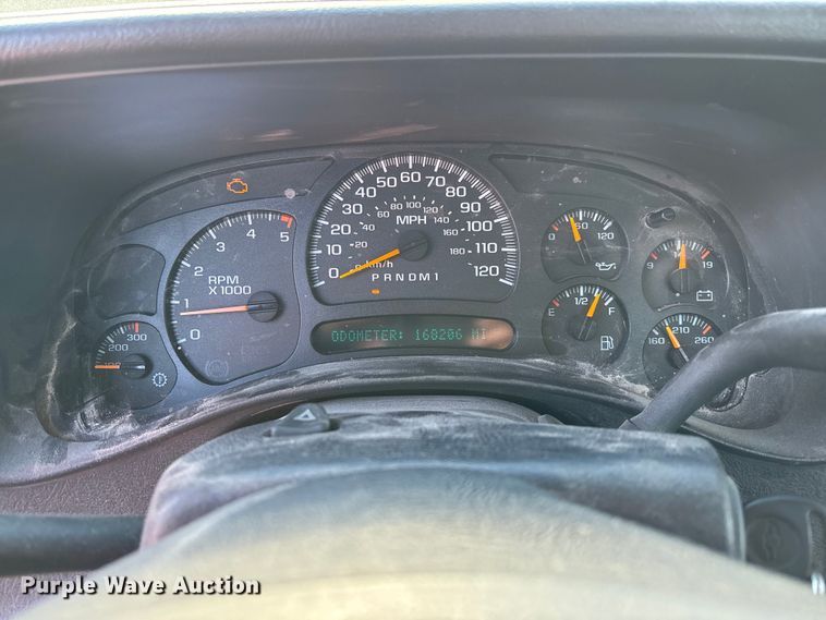 image for item EV3232 2007 Chevrolet Silverado 3500 flatbed pickup truck