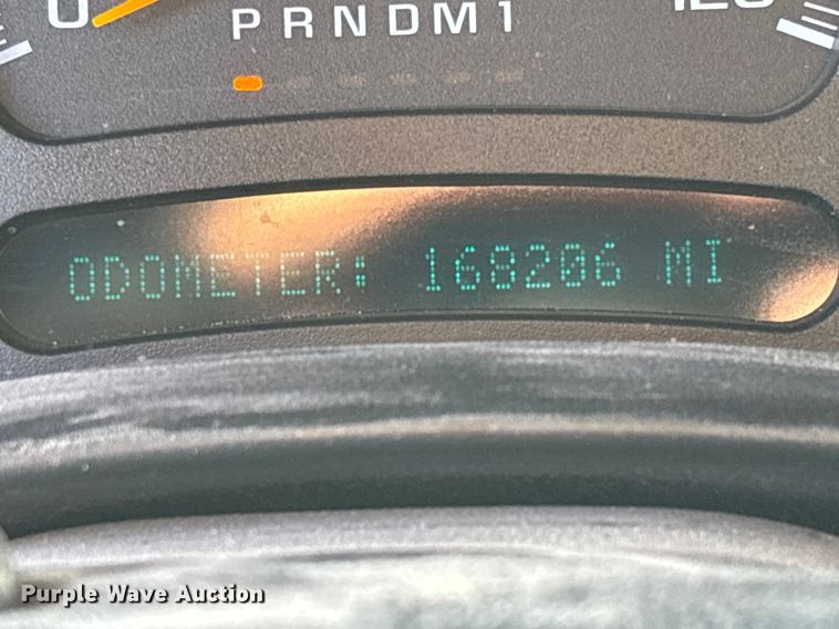 image for item EV3232 2007 Chevrolet Silverado 3500 flatbed pickup truck