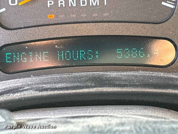 image for item EV3232 2007 Chevrolet Silverado 3500 flatbed pickup truck