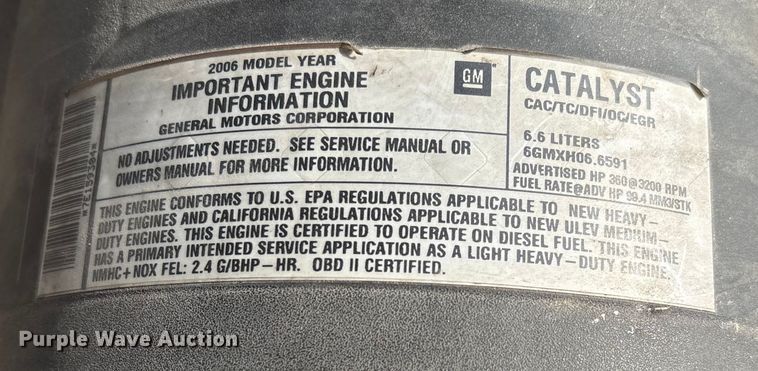 image for item EV3232 2007 Chevrolet Silverado 3500 flatbed pickup truck