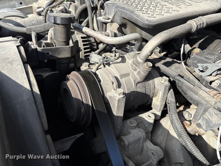 image for item EV3232 2007 Chevrolet Silverado 3500 flatbed pickup truck