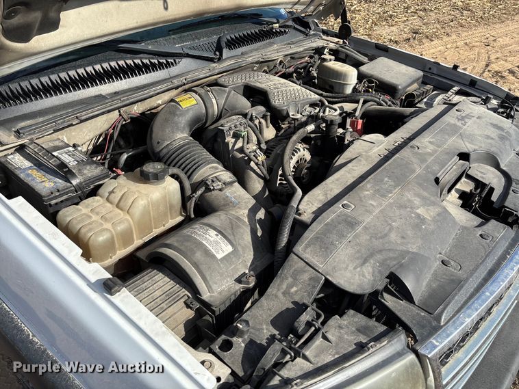 image for item EV3232 2007 Chevrolet Silverado 3500 flatbed pickup truck