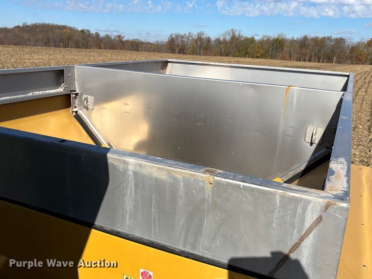 image for item EV3234 2018 TerraGator TG8400B spreader