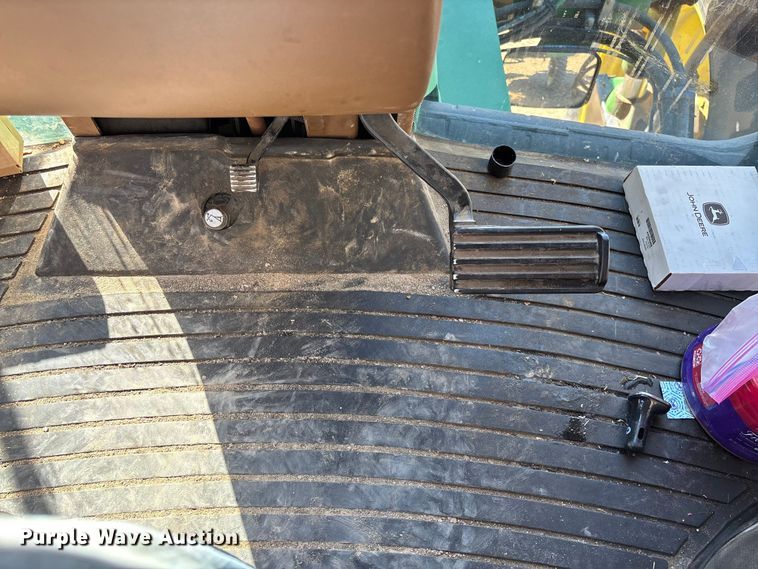 image for item EV3237 2013 John Deere 4830 sprayer