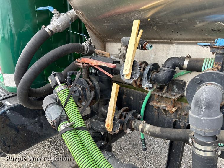 image for item EV3242 1987 International F-1954 tank truck