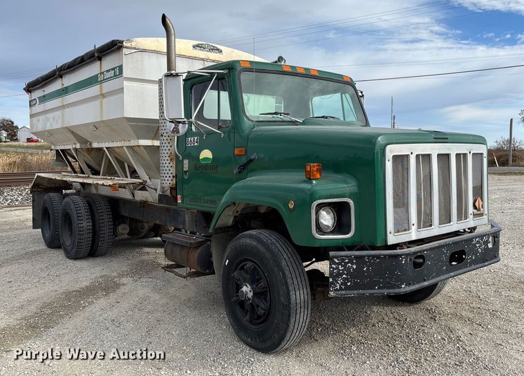 image for item EV3243 1989 International F-2654 fertilizer delivery truck