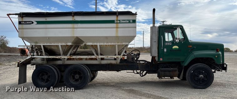 image for item EV3243 1989 International F-2654 fertilizer delivery truck