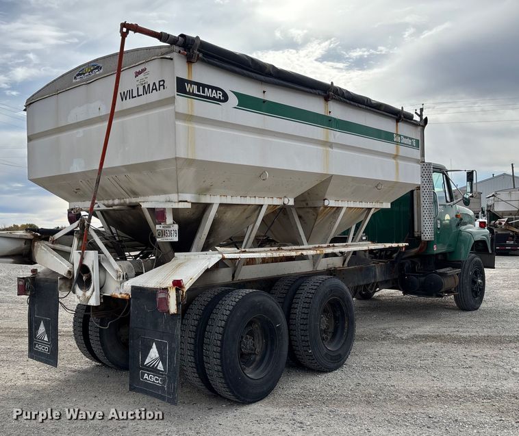 image for item EV3243 1989 International F-2654 fertilizer delivery truck