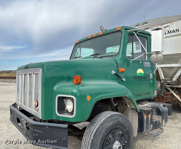 image for item EV3243 1989 International F-2654 fertilizer delivery truck