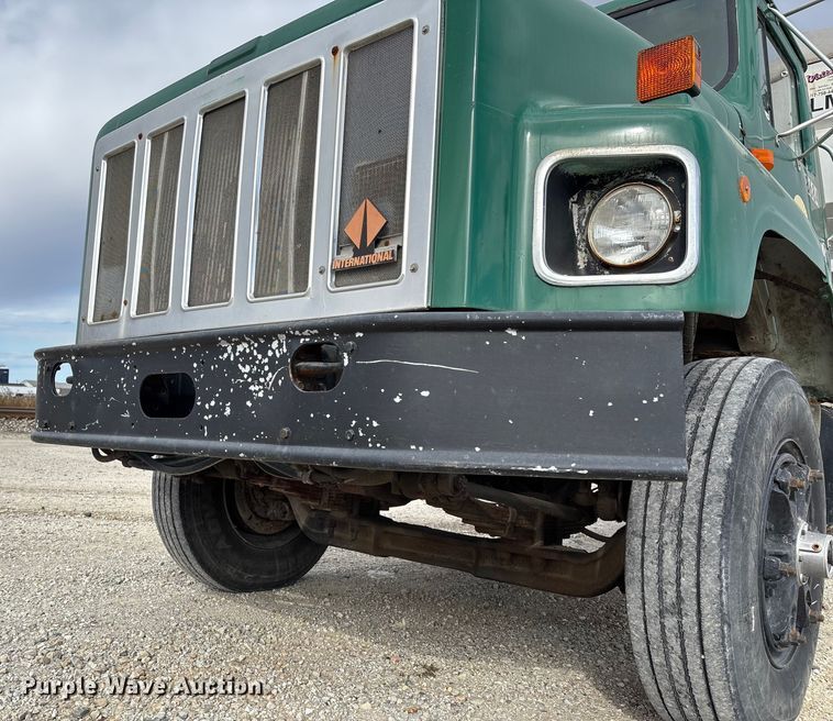 image for item EV3243 1989 International F-2654 fertilizer delivery truck