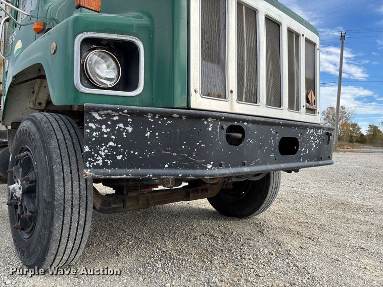 image for item EV3243 1989 International F-2654 fertilizer delivery truck