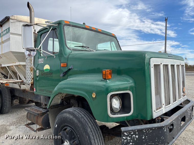 image for item EV3243 1989 International F-2654 fertilizer delivery truck