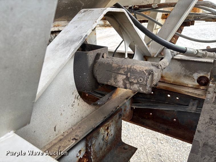 image for item EV3243 1989 International F-2654 fertilizer delivery truck