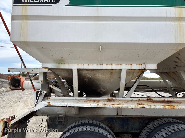 image for item EV3243 1989 International F-2654 fertilizer delivery truck