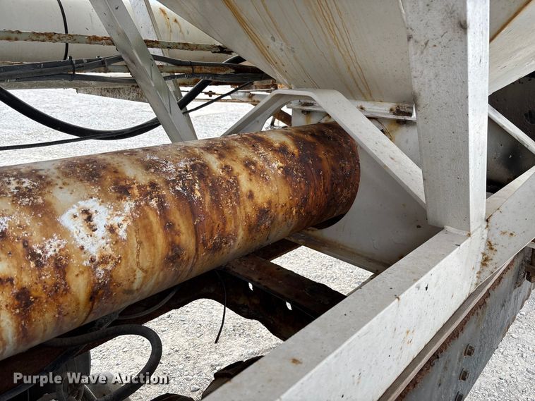 image for item EV3243 1989 International F-2654 fertilizer delivery truck