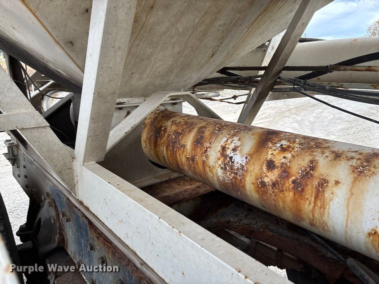 image for item EV3243 1989 International F-2654 fertilizer delivery truck