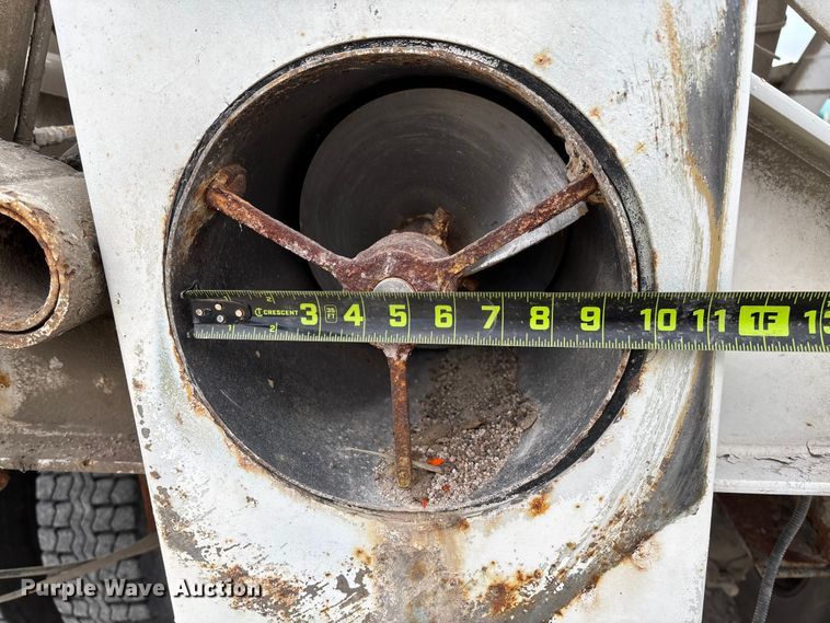 image for item EV3243 1989 International F-2654 fertilizer delivery truck