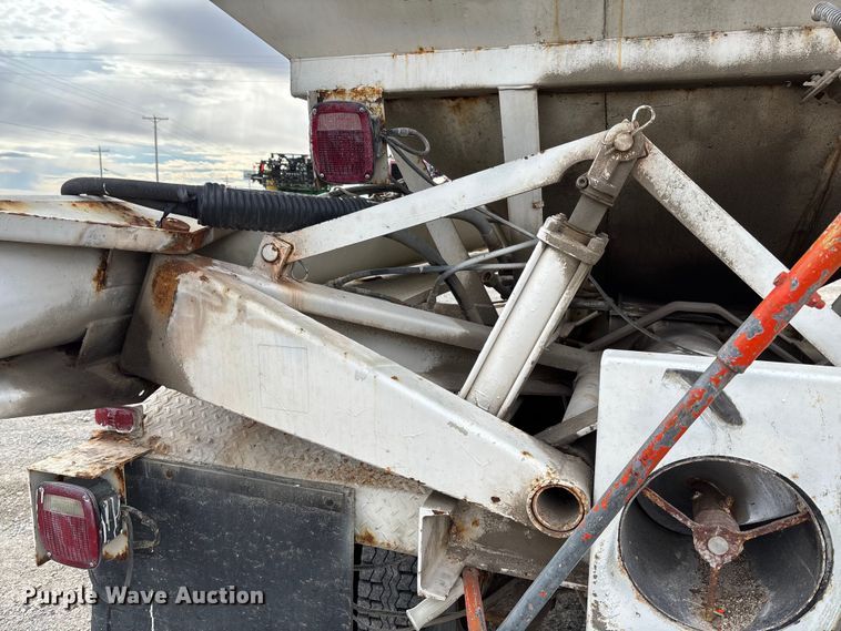 image for item EV3243 1989 International F-2654 fertilizer delivery truck