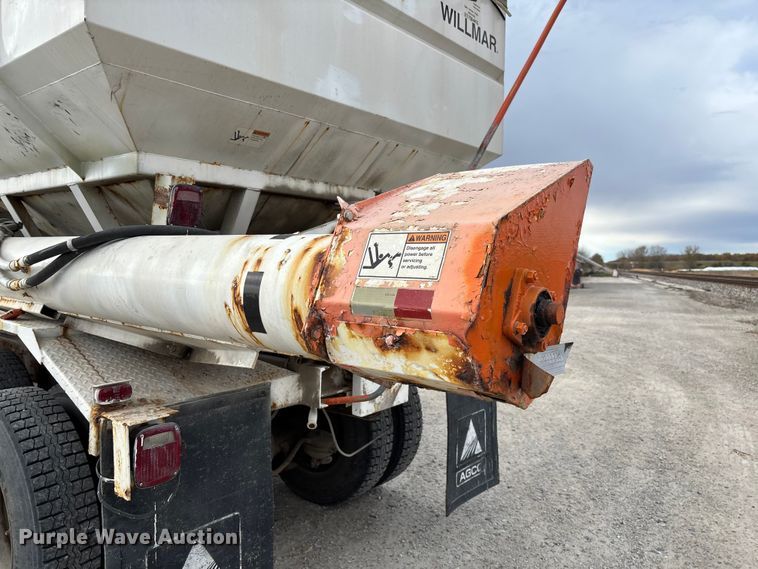 image for item EV3243 1989 International F-2654 fertilizer delivery truck