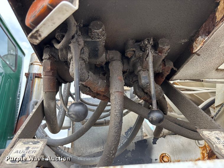 image for item EV3243 1989 International F-2654 fertilizer delivery truck