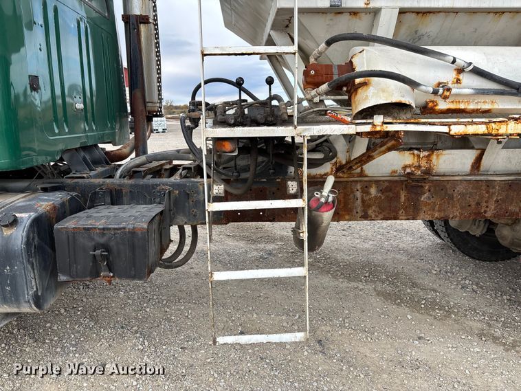 image for item EV3243 1989 International F-2654 fertilizer delivery truck