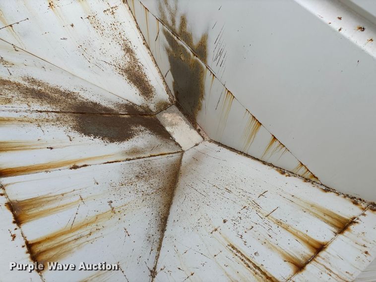 image for item EV3243 1989 International F-2654 fertilizer delivery truck