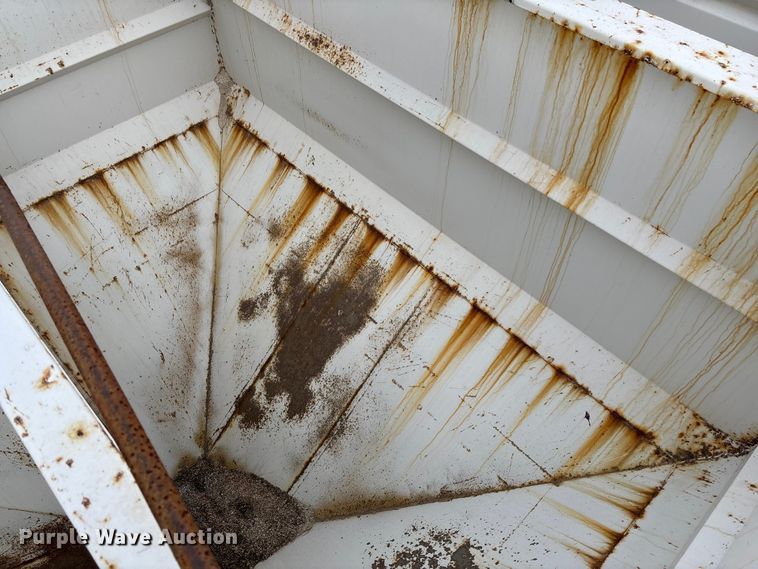 image for item EV3243 1989 International F-2654 fertilizer delivery truck