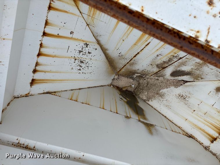 image for item EV3243 1989 International F-2654 fertilizer delivery truck