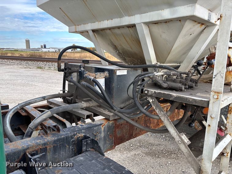 image for item EV3243 1989 International F-2654 fertilizer delivery truck