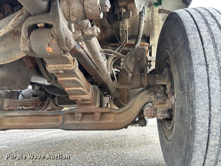 image for item EV3243 1989 International F-2654 fertilizer delivery truck