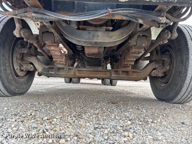 image for item EV3243 1989 International F-2654 fertilizer delivery truck