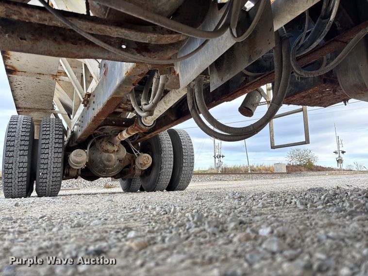 image for item EV3243 1989 International F-2654 fertilizer delivery truck