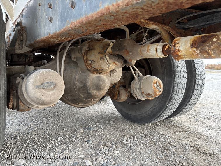 image for item EV3243 1989 International F-2654 fertilizer delivery truck