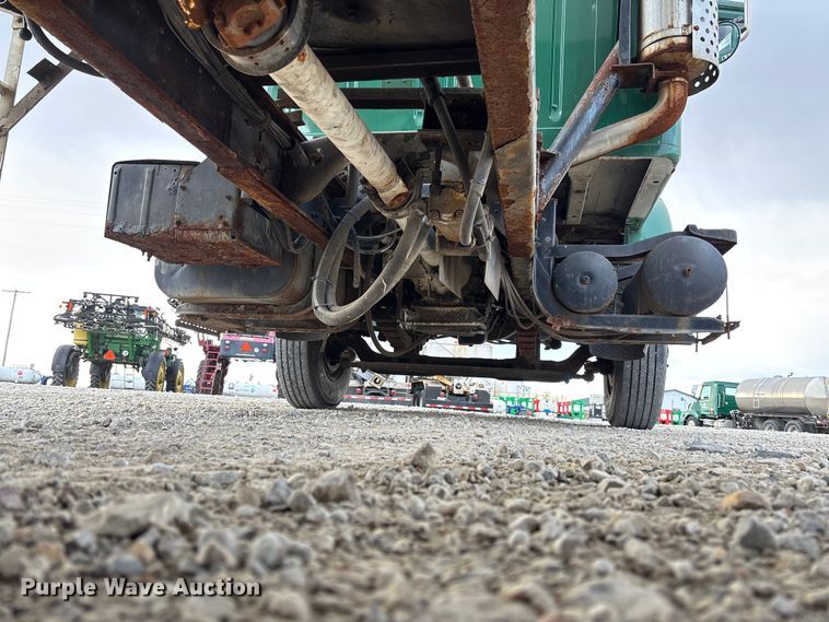 image for item EV3243 1989 International F-2654 fertilizer delivery truck