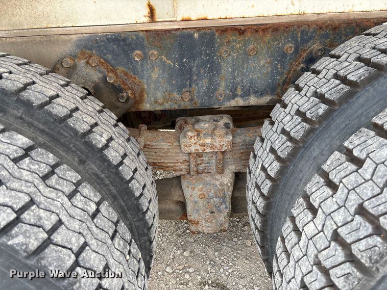 image for item EV3243 1989 International F-2654 fertilizer delivery truck